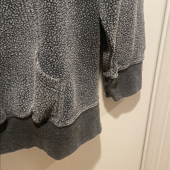 IU Sweetshirt - Picture 3 of 5